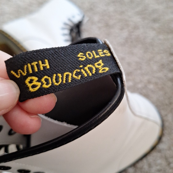 Dr. Martens Boots Womens Sz 10 White 11821 Smooth Leather Combat 42 Doc Grunge - Picture 12 of 14